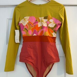 NWT Seea hermosa long sleeve swim and surf one-piece bathing suit - size large